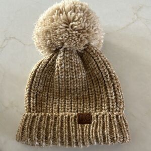 C.C Chunky Beanie Extra Large Pom Pom Color Tan Heather‎ Women’s Size Adult